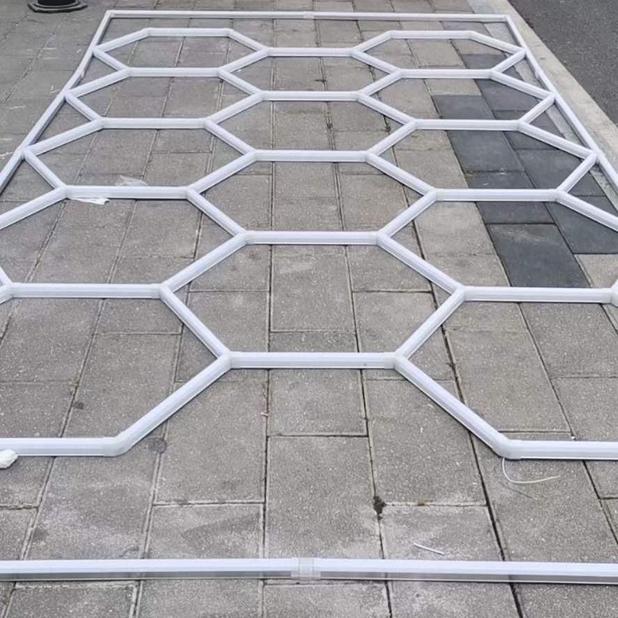 Las luces hexagonales de la carcasa de aluminio personalizadas para el estudio del automóvil, la escuela, el gimnasio, la sala de exposición del automóvil, la pared de luz LED hexagonal