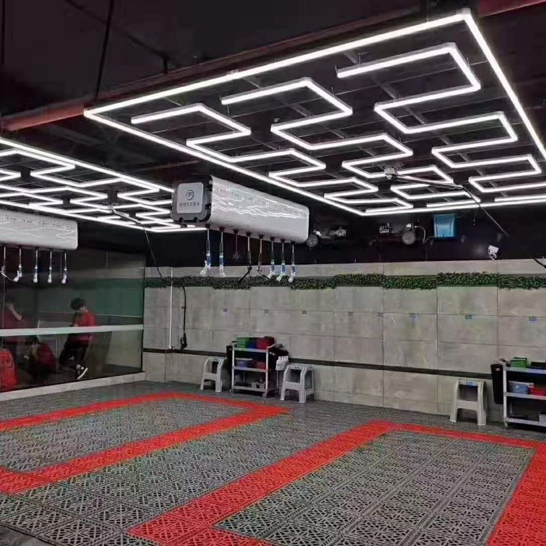 Las luces hexagonales de la carcasa de aluminio personalizadas para el estudio del automóvil, la escuela, el gimnasio, la sala de exposición del automóvil, la pared de luz LED hexagonal