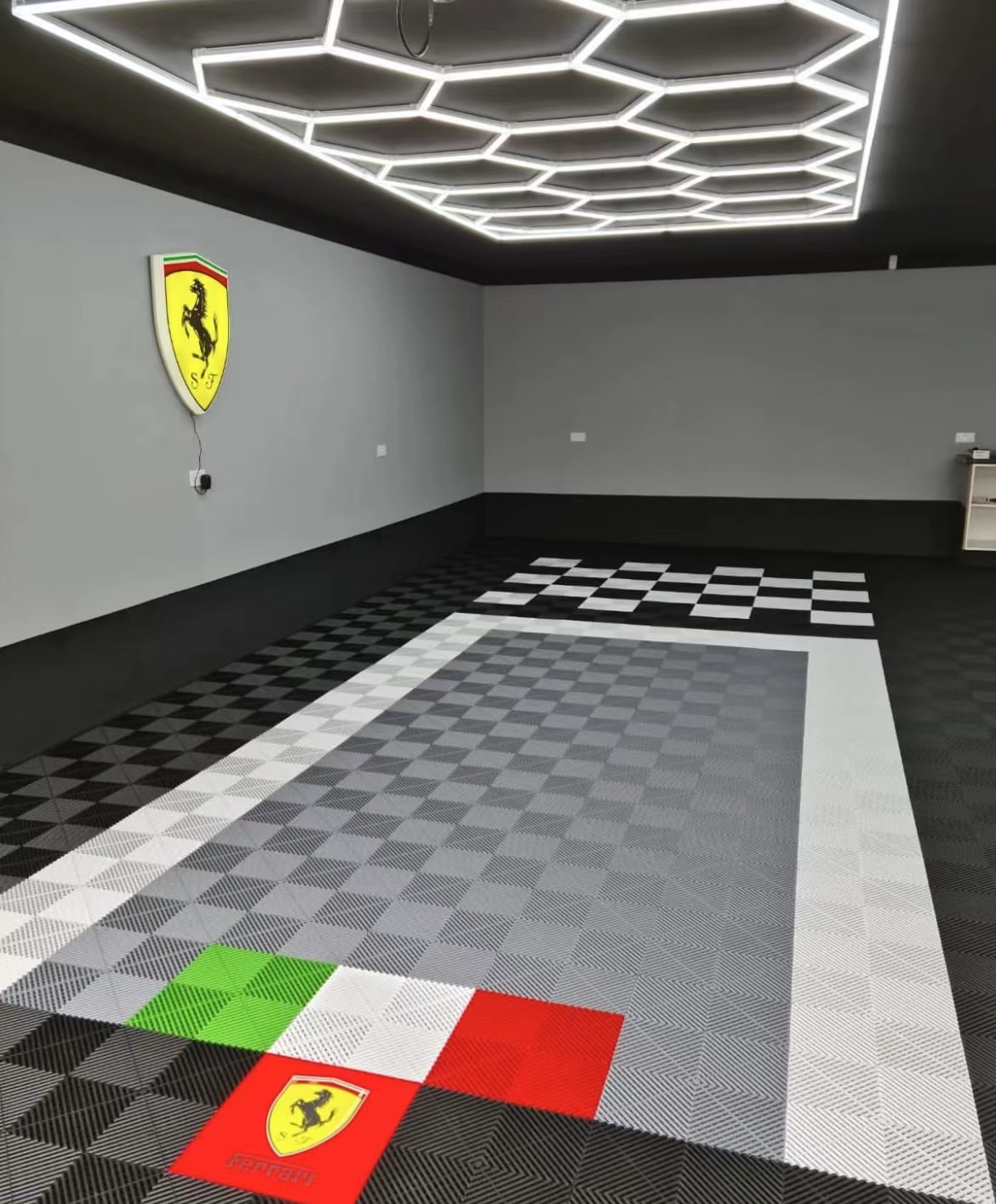 Custom logo heavy duty rubber floor tiles for workshops garage modular flooring