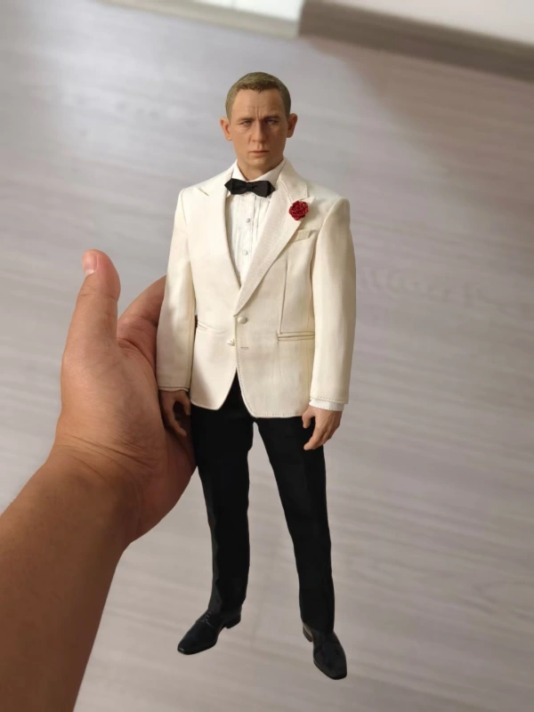 NOVO STUDIO 1/6 007 Bond black and white suit (head sculpt not included)