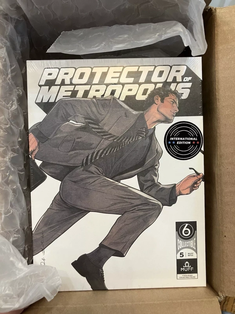 IN STOCK MUFF TOYS 1/12 Clark Kent Protector of Metropolis Limited Edition