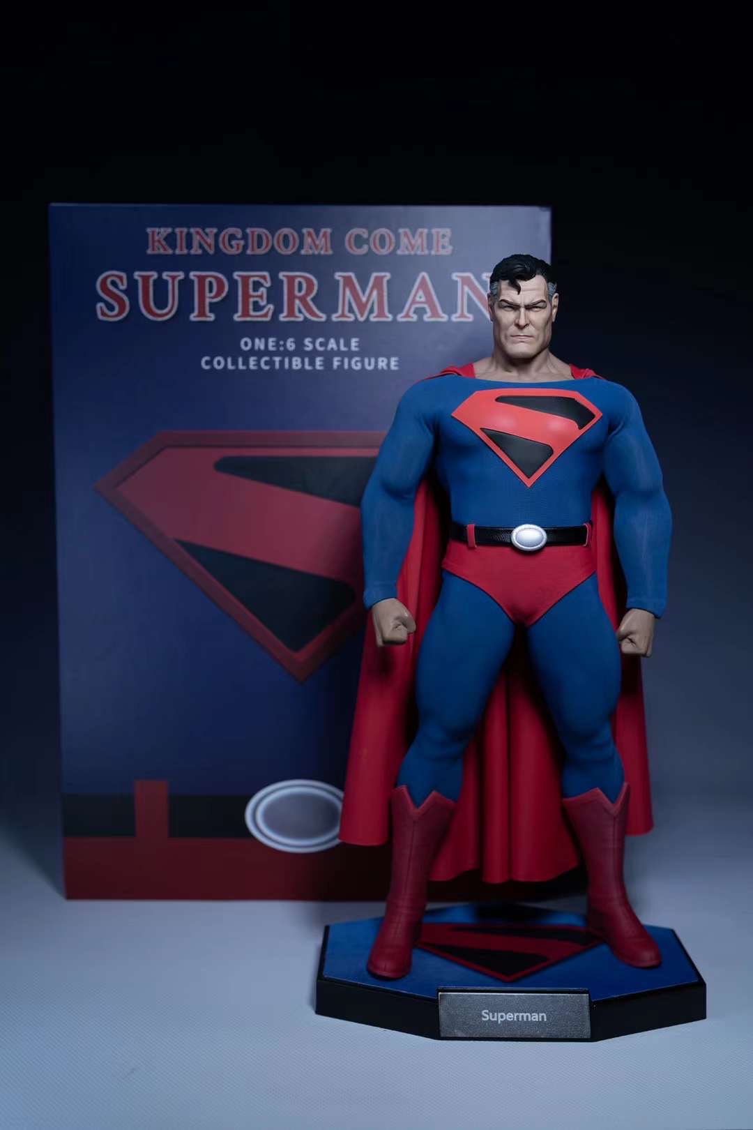 スーパーマン キングダムカム 1/6スケール フィギュア Amazon.com: McFarlane Toys - DC Direct Page Punchers Superman
