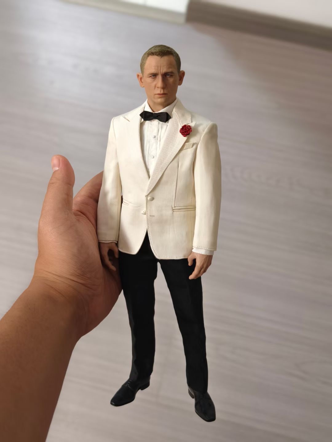 NOVO STUDIO 1/6 007 Bond black and white suit (head sculpt not