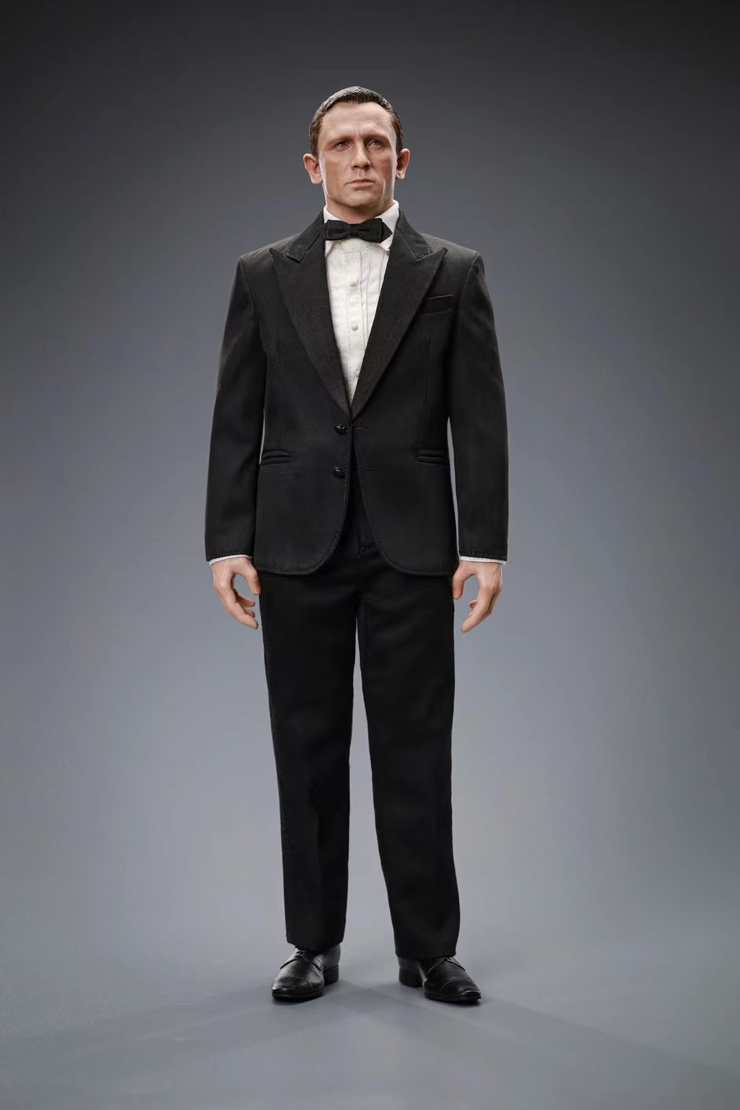 NOVO STUDIO 1/6 007 Bond black and white suit (head sculpt not