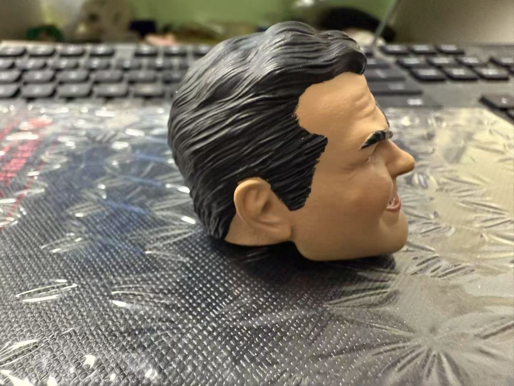 1/6 Shazam Smiling Male soldier's head sculpture without a headgear