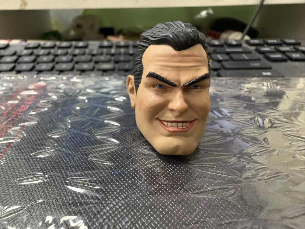 1/6 Shazam Smiling Male soldier's head sculpture without a headgear