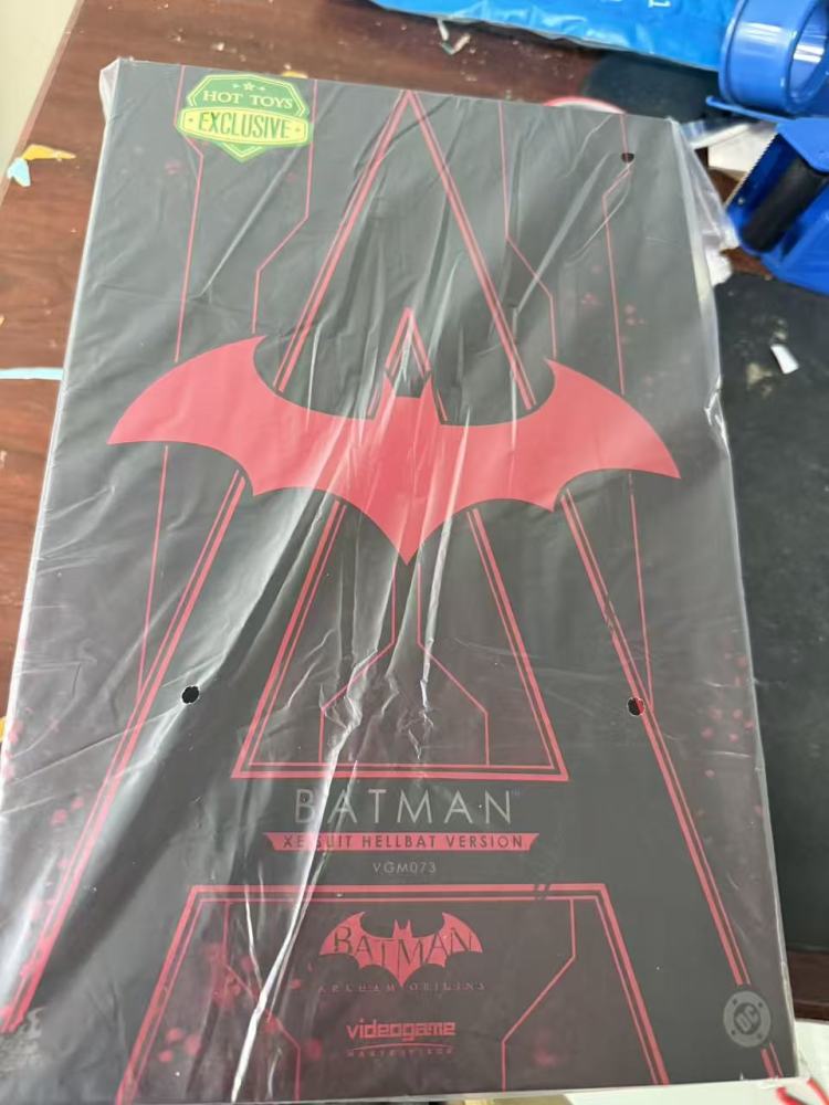 In Stock Hottoys "Batman: Arkham Origins" Batman (Heat Energy Version of Hellbat Armor) 1/6 vgm73