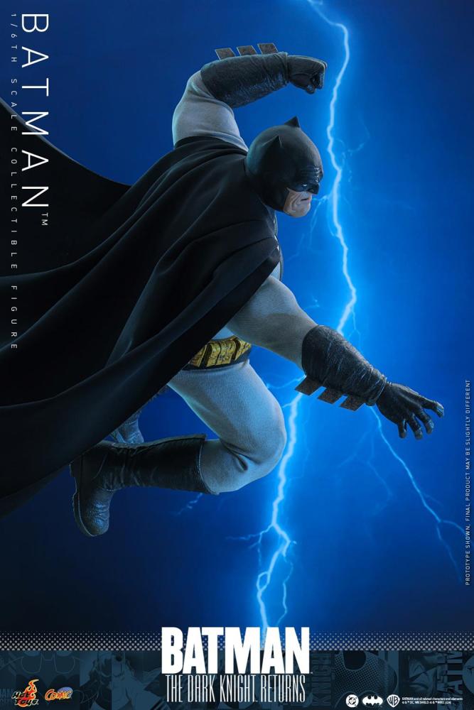 IN STOCK HOTTOYS 1/6 CMS024 The Dark Knight Returns Batman Action Figure, DC Comics version