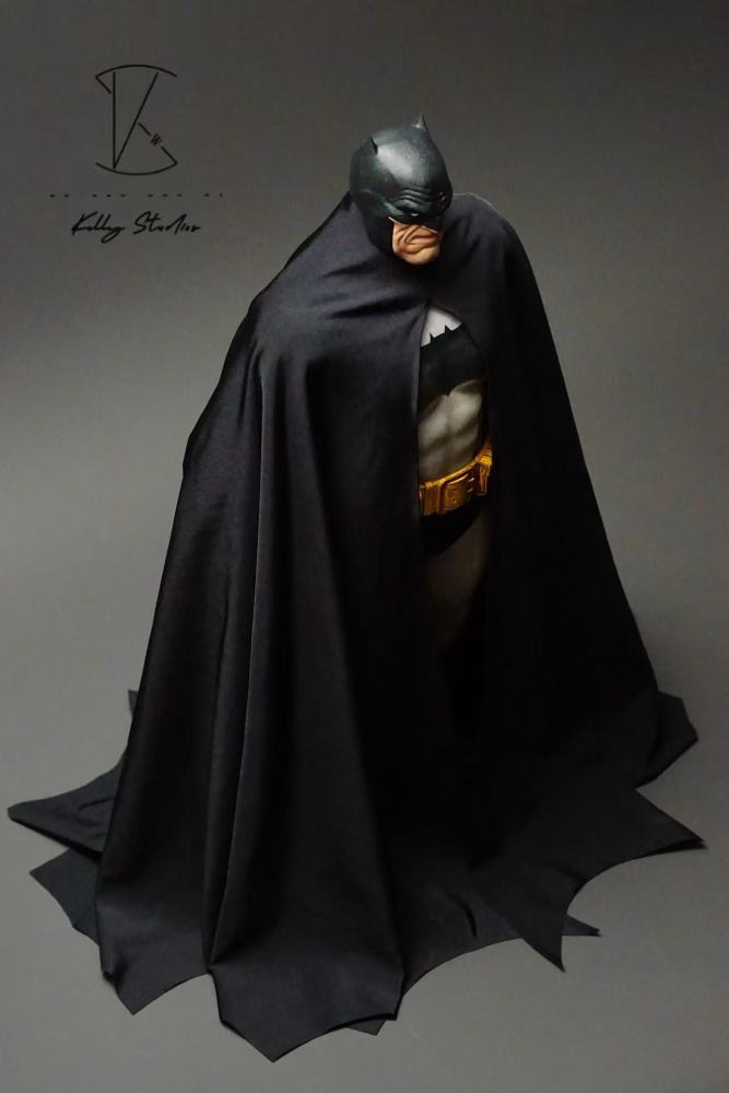 HT 1/6 Batman: The Dark Knight Returns Comic Edition Bat-skin cape
