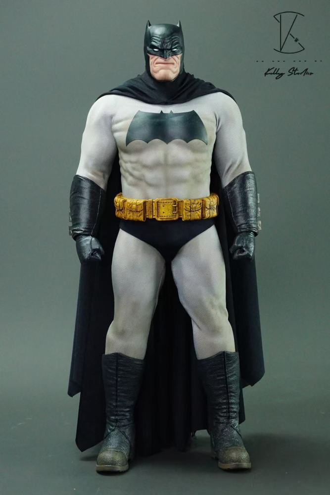 HT 1/6 Batman: The Dark Knight Returns Comic Edition Bat-skin cape