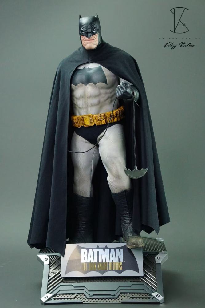HT 1/6 Batman: The Dark Knight Returns Comic Edition Bat-skin cape