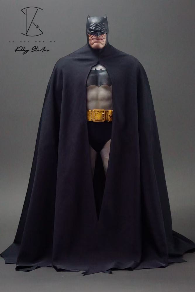 HT 1/6 Batman: The Dark Knight Returns Comic Edition Bat-skin cape