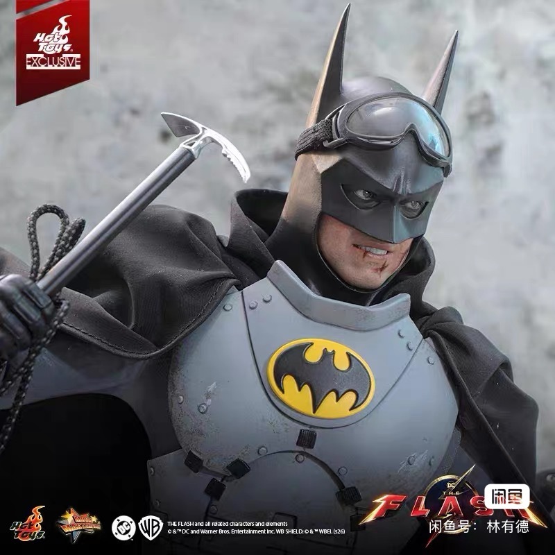 In Stock  Hot Toys MMS897 The Flash - Batman (Arctic Suit) 1/6th Collectible Figure [Hot Toys Exclusive]