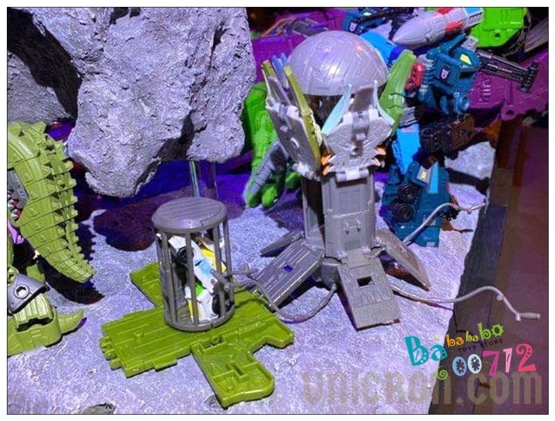 Earthrise Voyager Quintesson Judge War for Cybertron Transformers in stock