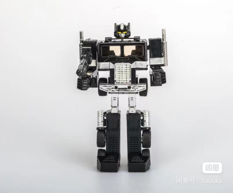 4th Party Optimus prime Transformers G1 reissue with trailer Black Limited version