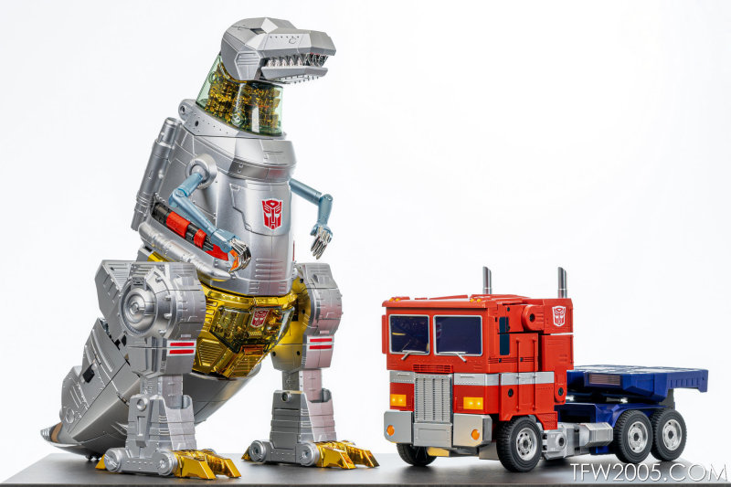 Pre-order Robosen Auto-Converting Programmable Grimlock G1 Flagship Edition