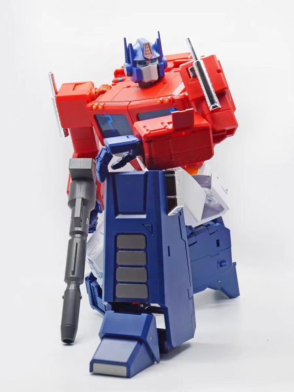 Pangu Toys PT-01 Commander Optimus Prime Oversized Version Action Figure