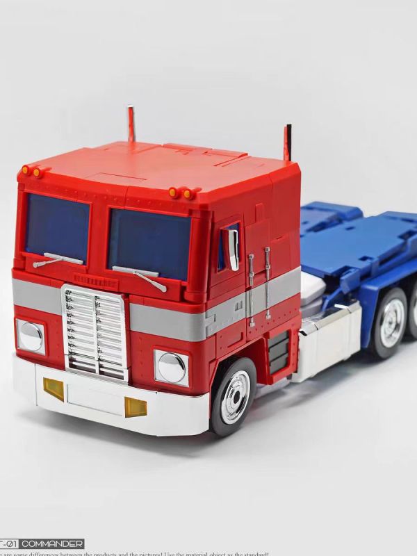 Pangu Toys PT-01 Commander Optimus Prime Oversized Version Action Figure