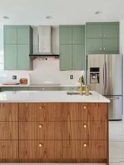 Unionlands Cabinetry Green Lacquer Painted Slim Shaker kitchen Cabinet with Wood Grain Melamine Island