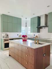 Unionlands Cabinetry Green Lacquer Painted Slim Shaker kitchen Cabinet with Wood Grain Melamine Island