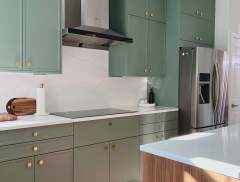 Unionlands Cabinetry Green Lacquer Painted Slim Shaker kitchen Cabinet with Wood Grain Melamine Island