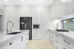 Unionlands Cabinetry Shaker Panel Door Two Tone Polyurethane Kitchen Cabinet with a Marble Benchtop
