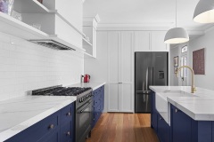 Unionlands Classic Shaker Blue Kitchen Cabinet with Red Wine Storage and Quartz Stone Island