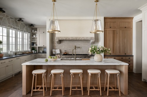 Unionlands Cabinetry White Oak Recessed Panel Door American Framed with Marble Stone Countertop Island