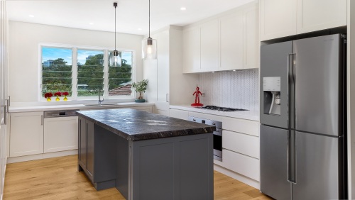 Unionlands Cabinetry Shaker Kitchen in a Polyurethane finish with a Cosmic Black Granite Benchtop
