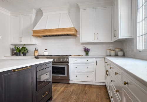 Unionlands Cabinetry American Style Flush Inset Framed kitchen Cabinet with a Nice Range Hood