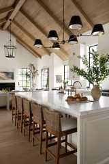 Unionlands Cabinetry White Raised Panel Door Kitchen Cabinet Solid Wood Painted with Quartz Shelf Supports