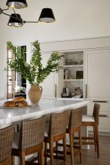 Unionlands Cabinetry White Raised Panel Door Kitchen Cabinet Solid Wood Painted with Quartz Shelf Supports