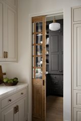Unionlands Cabinetry White Raised Panel Door Kitchen Cabinet Solid Wood Painted with Quartz Shelf Supports