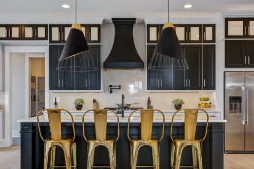 Unionlands Cabinetry Two Tone Kitchen Cabinet Shaker Black Painted High Cabinet and Island White Painted Based Cabinet