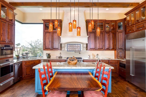 Unionlands Cabinetry Vintage Style Warm Color Raised Panel Black Walnut Stain Kitchen Cabinet With Special Quartz Countertop and Crown Molding Door