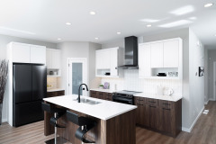 Unionlands Cabinetry Modern Kitchen Cabinet Handleless Slab Panel Two Tone White Lacquer Top Cabinet and Melamine Island