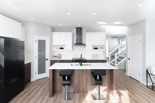 Unionlands Cabinetry Modern Kitchen Cabinet Handleless Slab Panel Two Tone White Lacquer Top Cabinet and Melamine Island