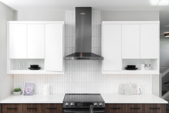 Unionlands Cabinetry Modern Kitchen Cabinet Handleless Slab Panel Two Tone White Lacquer Top Cabinet and Melamine Island