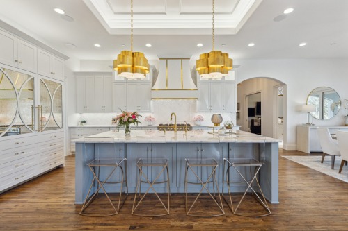 Unionlands Cabinetry Two Tone Kitchen Cabinet Shaker Panel With White and Blue Painted Island Mullion Glass Door