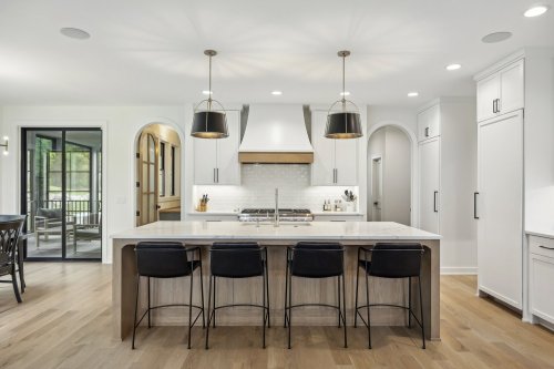 Unionlands Cabinetry White Painted Shaker Panel Kitchen Cabinet With Timber Veneer MDF Door Island Cabinet