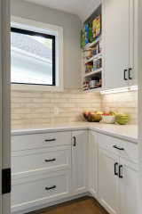 Unionlands Cabinetry Custom High Quality Lacquer Finish Kitchen Cabinet Self Assemble White Shaker Design With Solid Wood Stain Island Cabinet