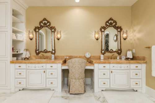 Unionlands Cabinetry Classic Vintage Style White Painted Solid Wood Vanity Bathroom Recessed Panel With Double Sinks and Mirrors Marble Countertop