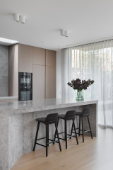 Unionlands Cabinetry Custom Made Modern Kitchen Furniture MDF Slab and Flat Panel Handleless Cabinet Wood Timber Veneer Finish With Large Island