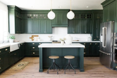 Unionlands Cabinetry Dark Green Painted Shaker Panel Wholesale Customize Kitchen Cabinet With Mini Island