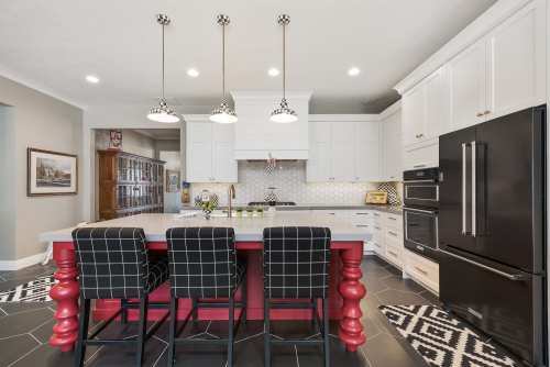 Unionlands Cabinetry Shaker Panel White Painted Kitchen Cabinet With Warm Red European Style Roman Column Island