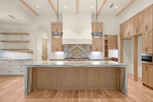 Unionlands Cabinetry White Oak Wood Shaker Panel Door With Beaded Inset Kitchen Cabinets With Sintered Stone Countertop and Backsplash