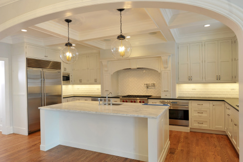 Unionlands Cabinetry American Framed Inset Wholesale Classic Kitchen Cabinets White Solid Wood Painted Shaker Panel and Crown Molding Range Hood