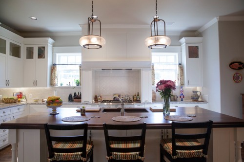 Unionlands Cabinetry White Shaker Door Painted Wholesale Kitchen Cabinets Large Storage Space With Wine Rack Solid Wood Countertop Island