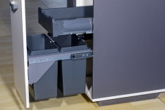Tekey Soft Closing Ball Bearing Slide Plastic Container Base Mount Kitchen Waste Bin Cajón de plástico que combina gabinete Double Bin Soft-Close Pull Out Trash Can With Drawer Combined Waste Bin Gabinete Sistemas de basura modernos Pull Out Trash Waste B