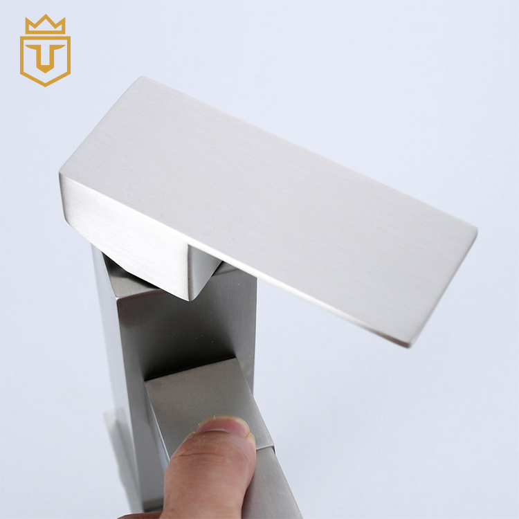 Hot Cold Water Mixer Bathroom Pull Out Basin Faucet